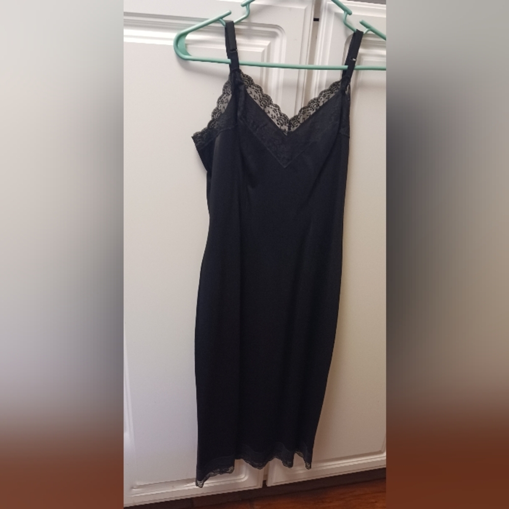 Vintage 1980s Shadowline Black Whole Slip For Women Size 34 MS. GUC.
